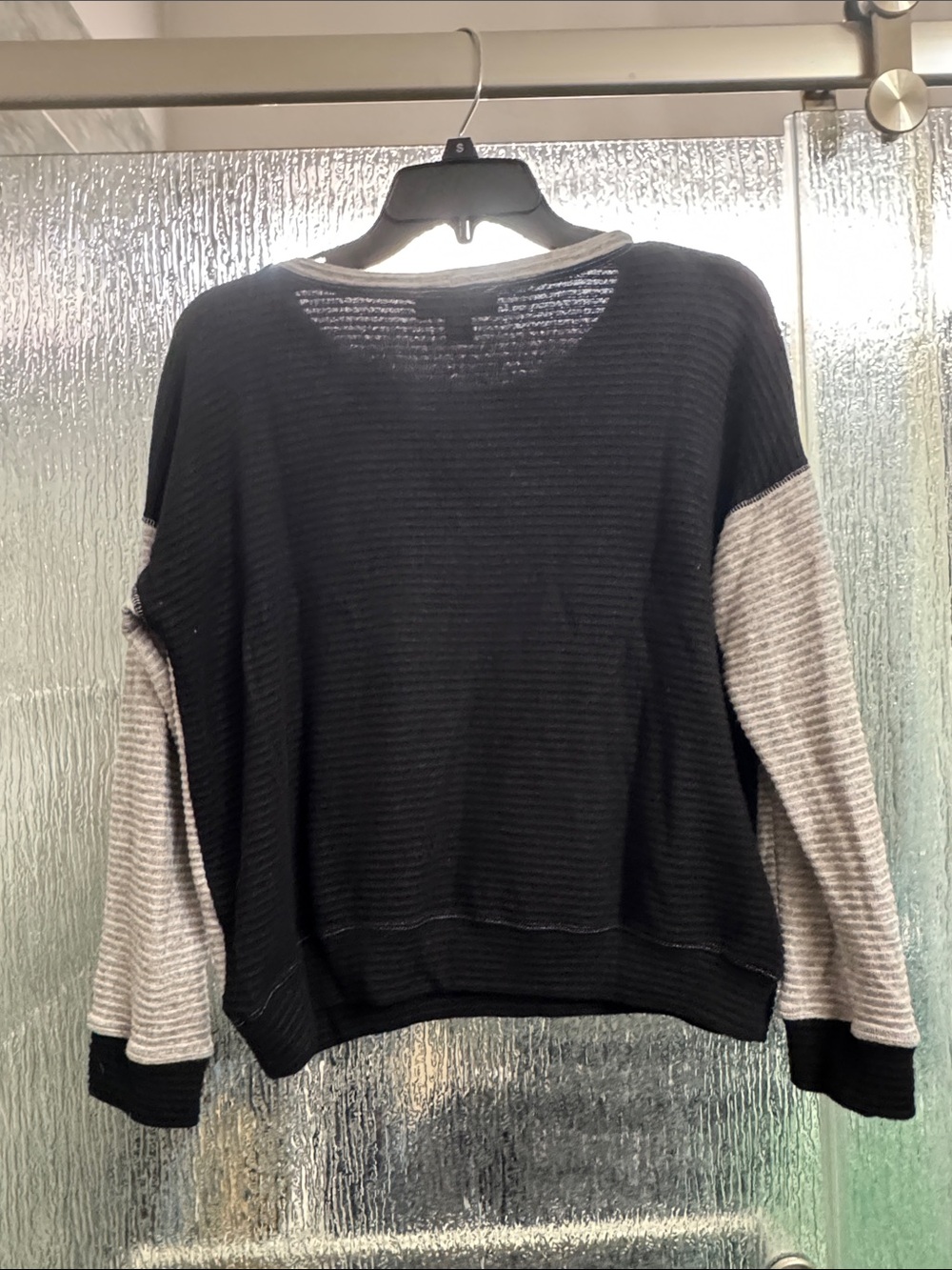 Minimal Ribbed Crewneck Sweater - Picture 7 of 8